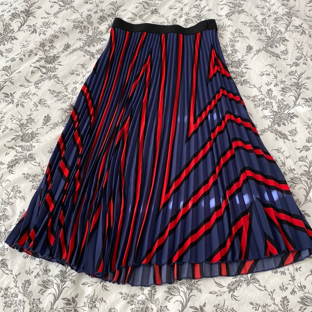 H&M pleated skirt SMALL
